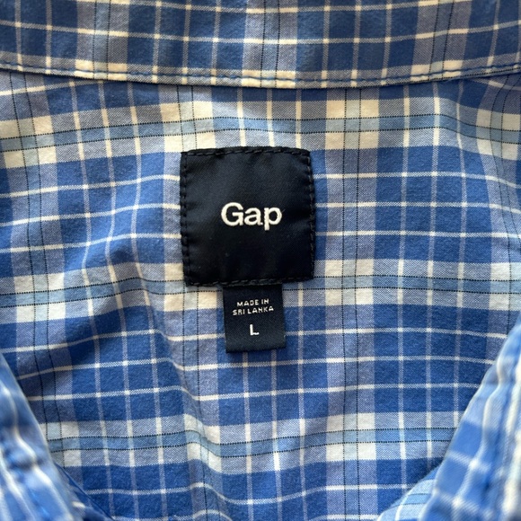Men’s GAP button-down shirt. Good condition. See pictures. - Picture 2 of 4